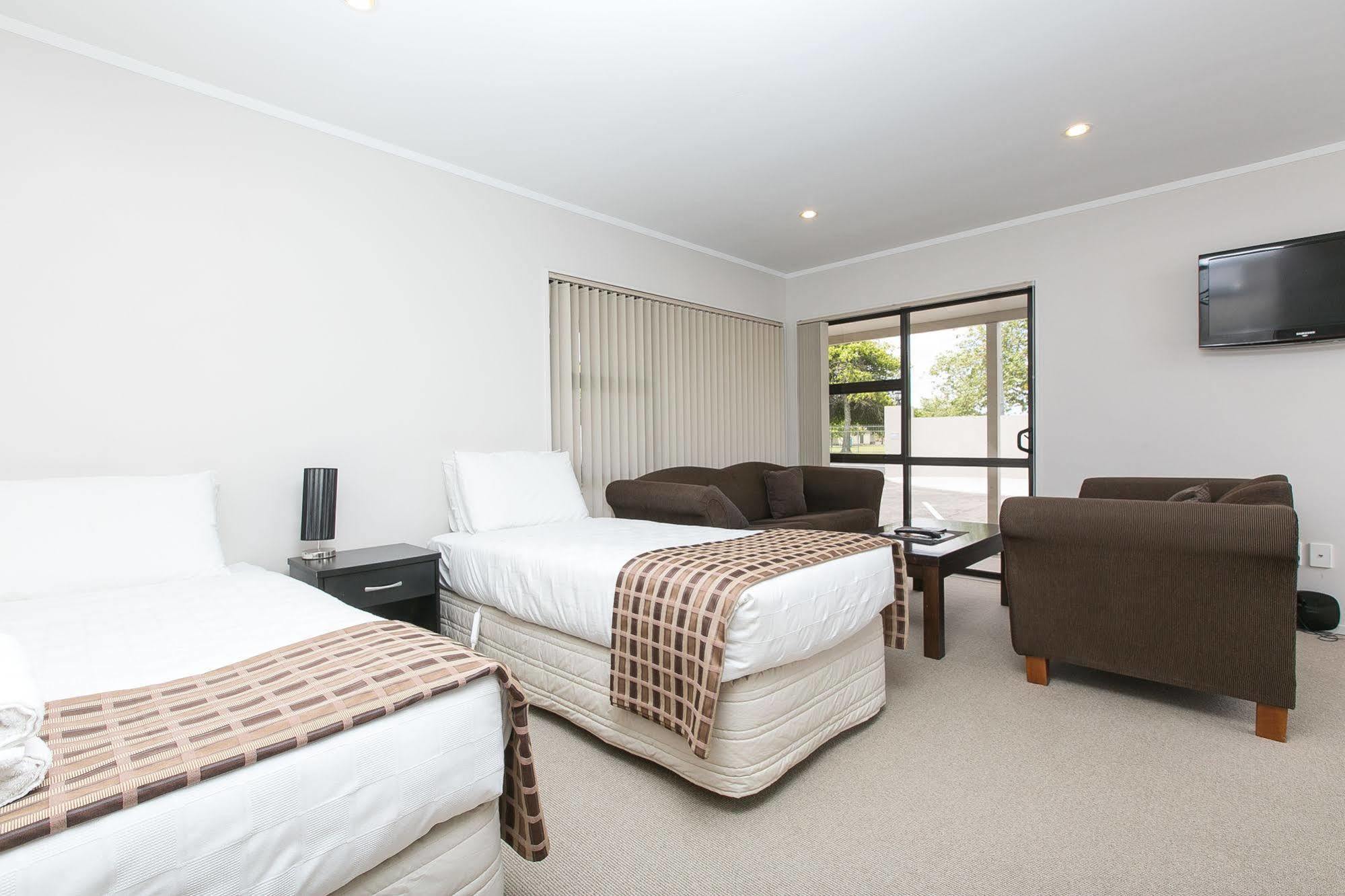 Parkview Motor Inn Pukekohe エクステリア 写真