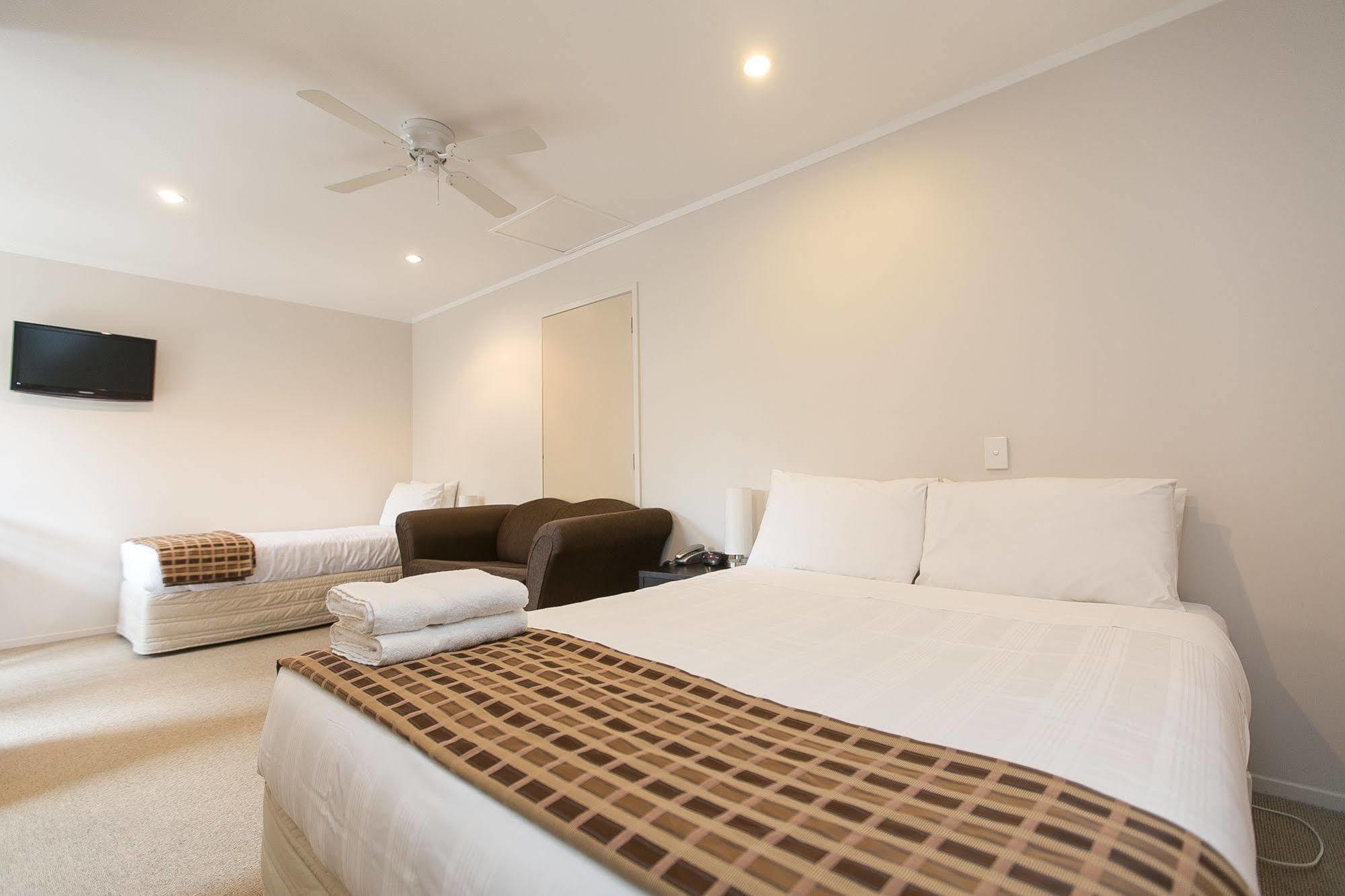 Parkview Motor Inn Pukekohe エクステリア 写真